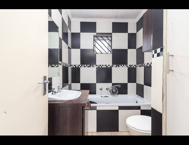 2 BEDROOM APARTMENT FOR SALE IN RUGBY